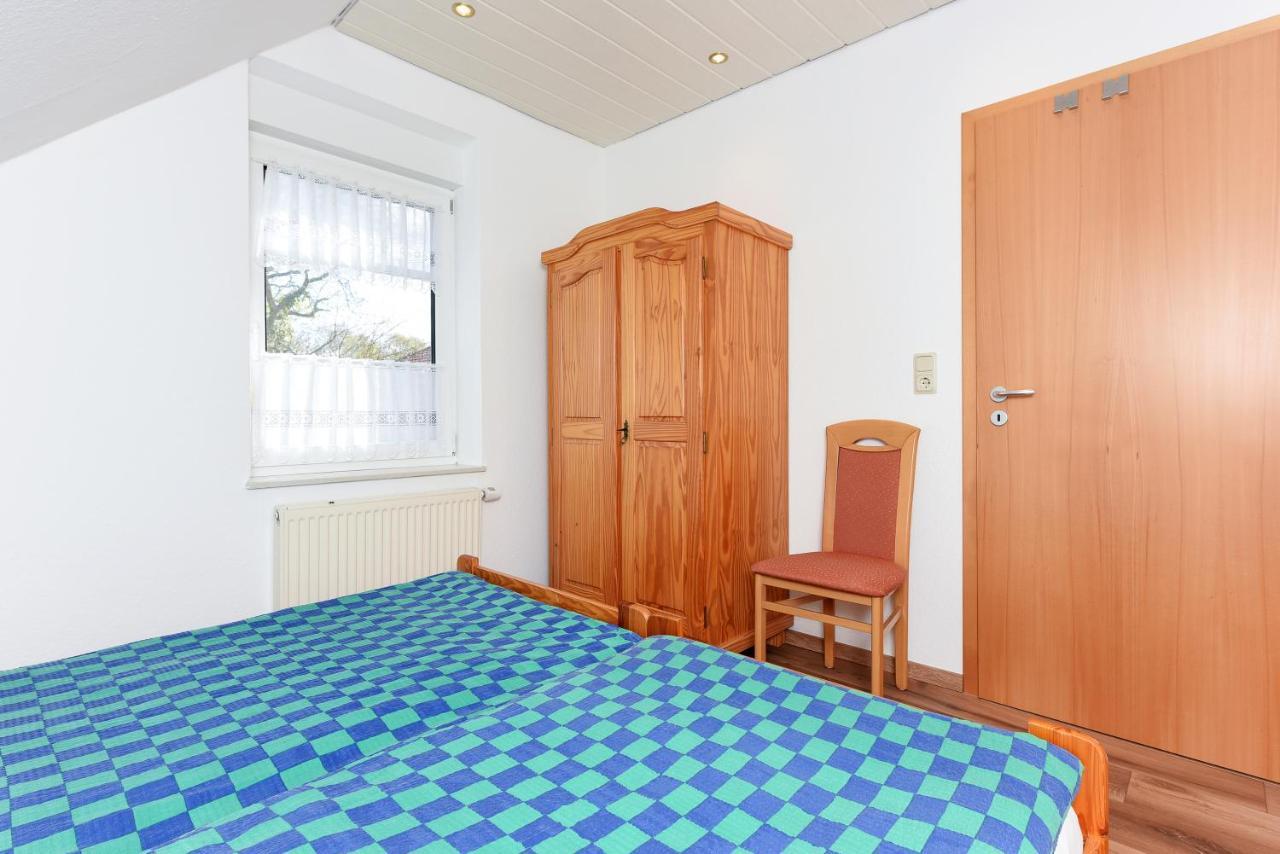 Ferienwohnung Wattgefluester Езенс Екстериор снимка
