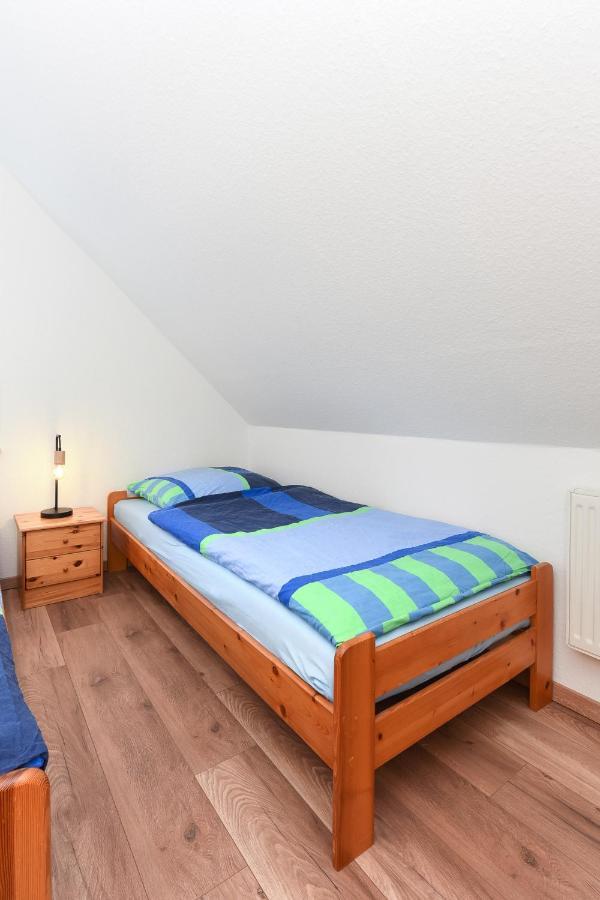 Ferienwohnung Wattgefluester Езенс Екстериор снимка