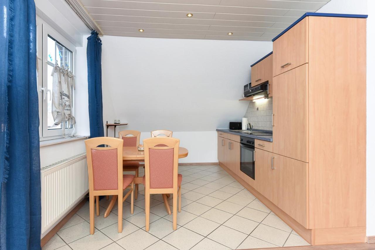Ferienwohnung Wattgefluester Езенс Екстериор снимка