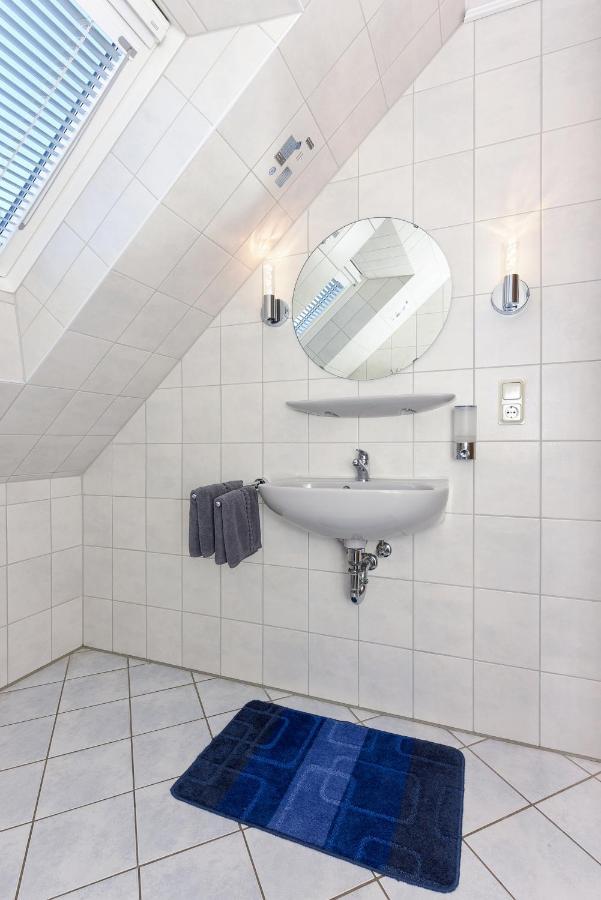 Ferienwohnung Wattgefluester Езенс Екстериор снимка