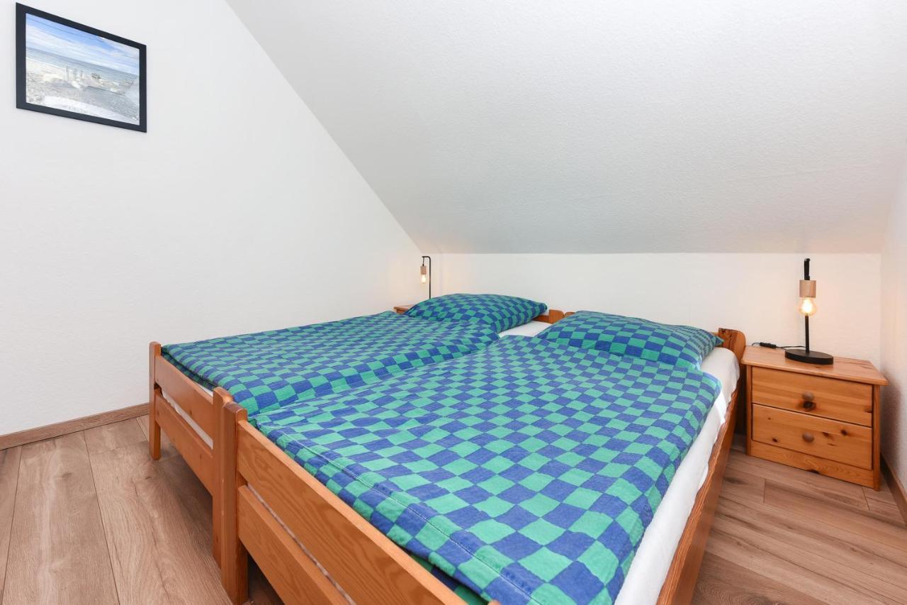 Ferienwohnung Wattgefluester Езенс Екстериор снимка