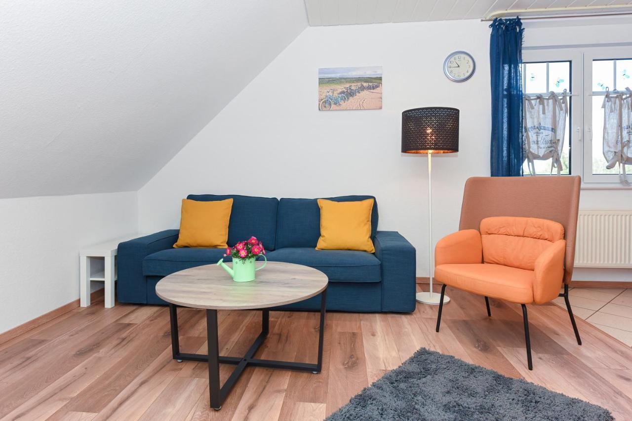Ferienwohnung Wattgefluester Езенс Екстериор снимка